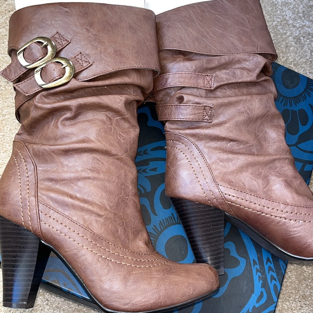 Brown, calf-high, size 7M heeled boots - Picture 4 of 13